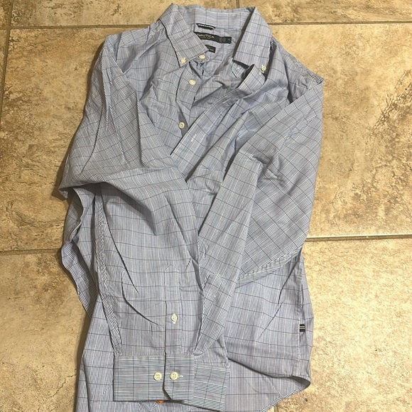 Nautica button down plaid shirt! XL - Picture 2 of 4